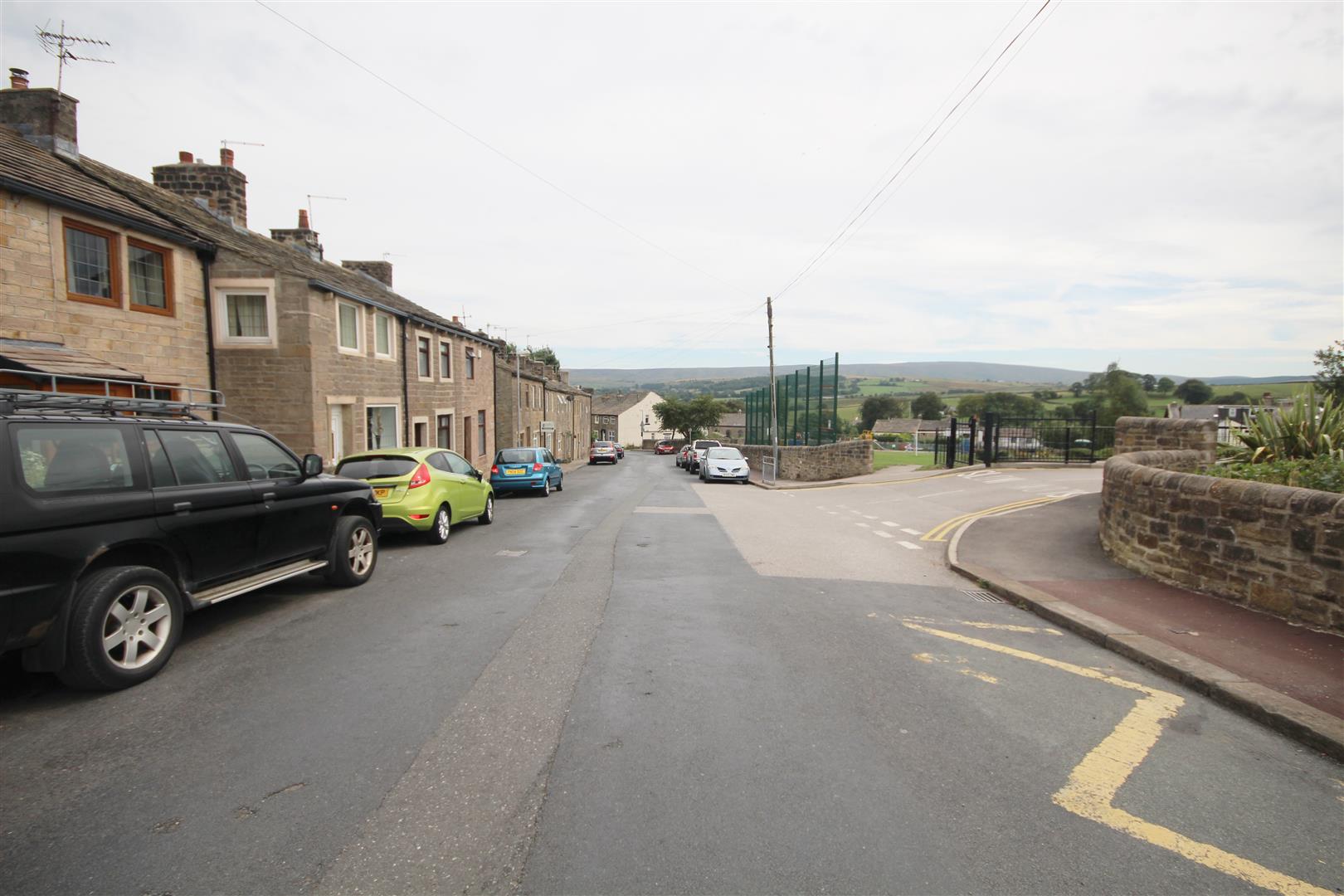 2 bedroom mid terrace house To Let in Laneshawbridge - IMG_8434.jpg